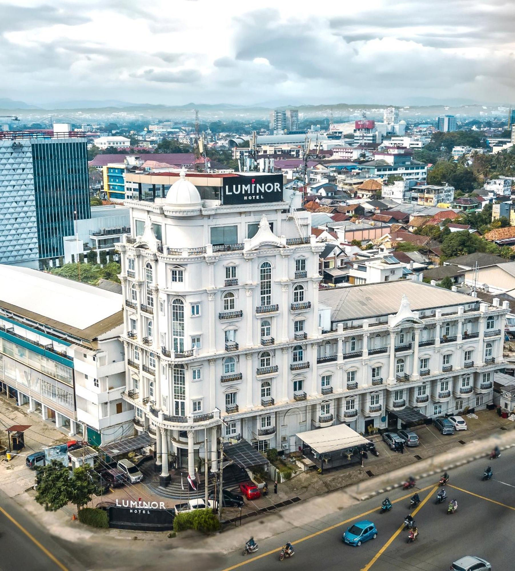 Luminor Hotel Palembang By Wh Free Massage 10 Minutes Palimbão Exterior foto